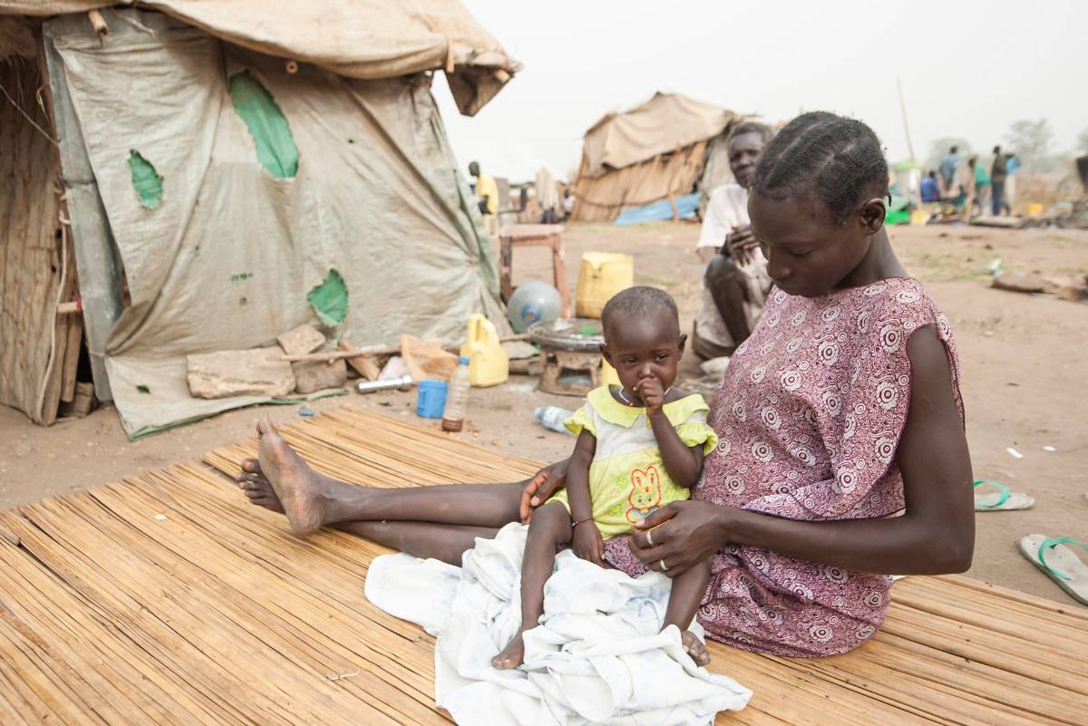 Frau mit Kind im Flüchtlingslager im Südsudan