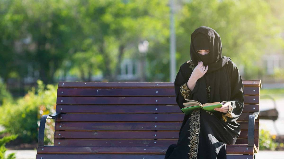 Muslimische Frau mit Niqab
