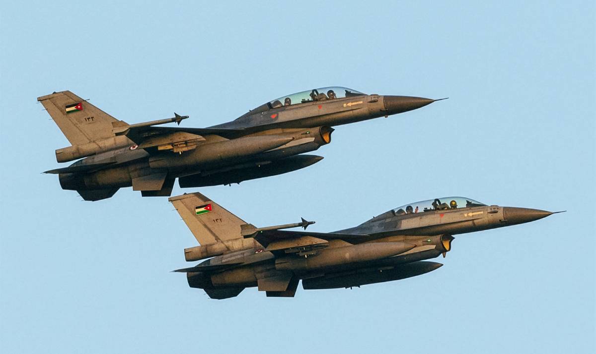 Zwei F-16 der jordanischen Luftwaffe