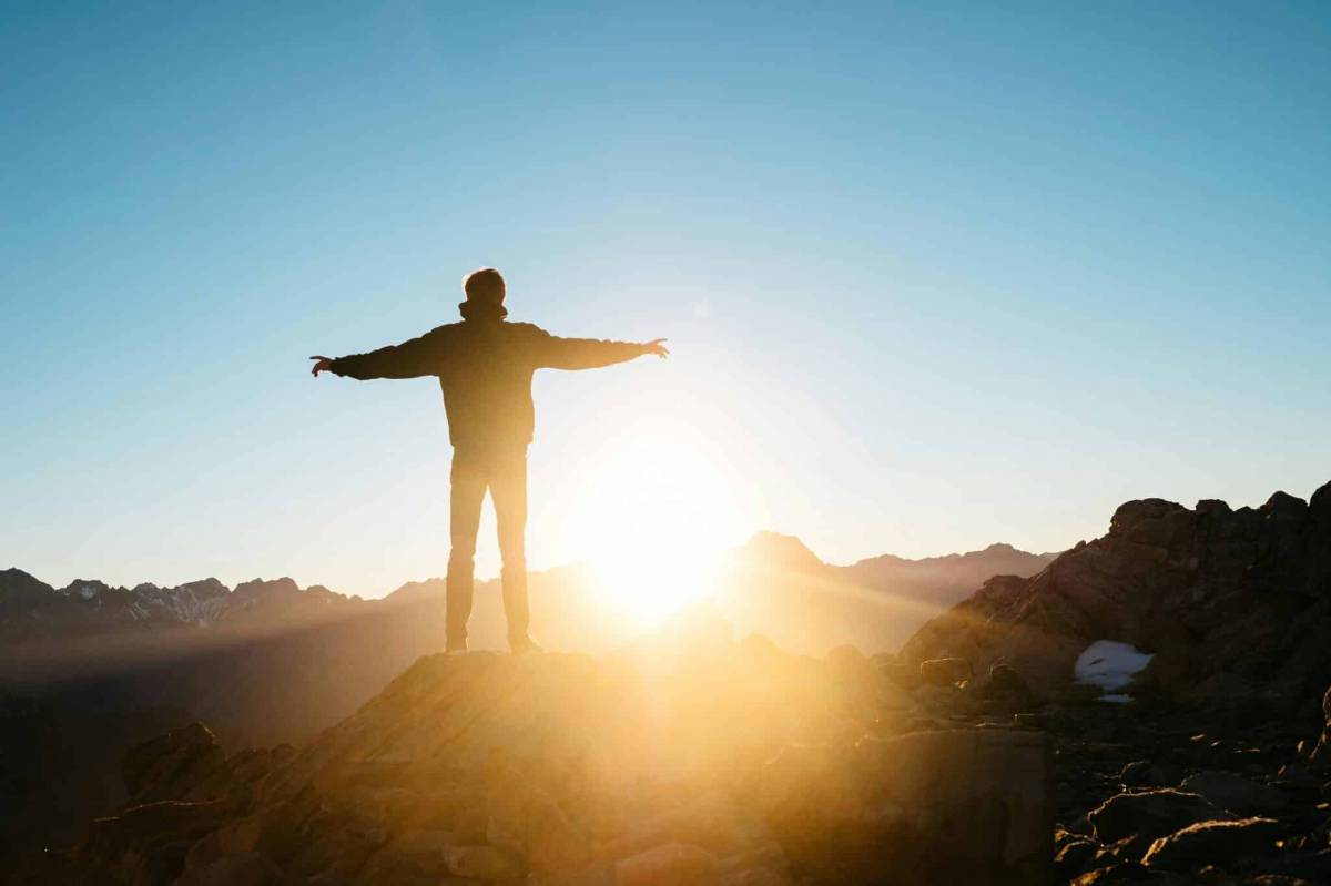 Mann in der Morgensonne